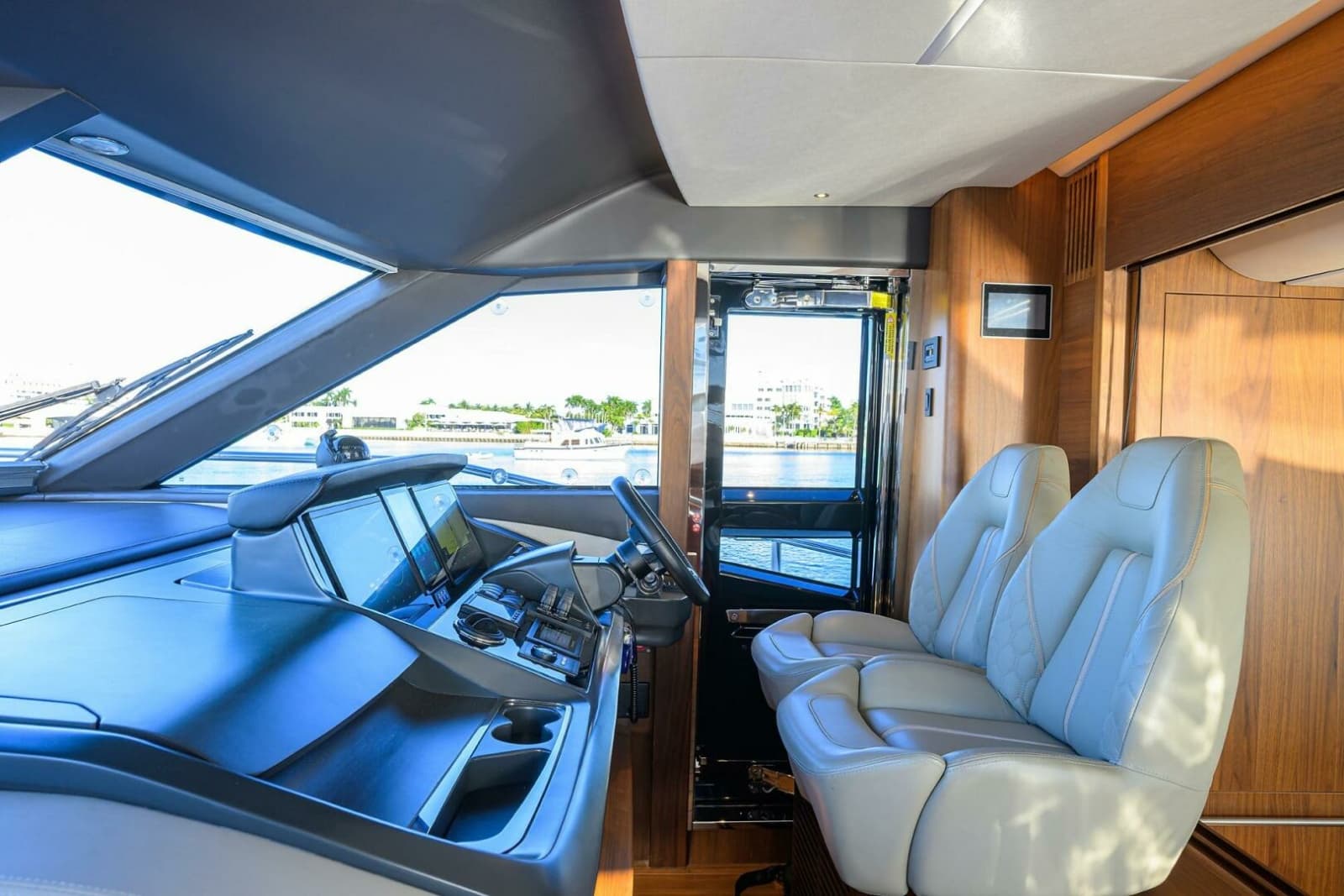 2021 Princess Y78 - Photo 18