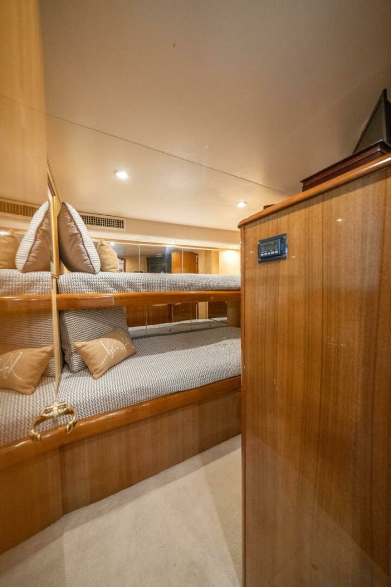 2006 Viking 68 Convertible - Photo 40