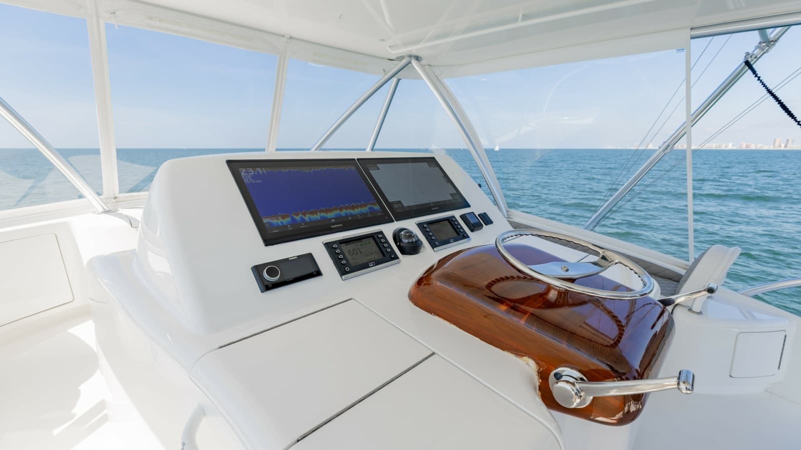 2020 Viking 62 Convertible - Photo 35