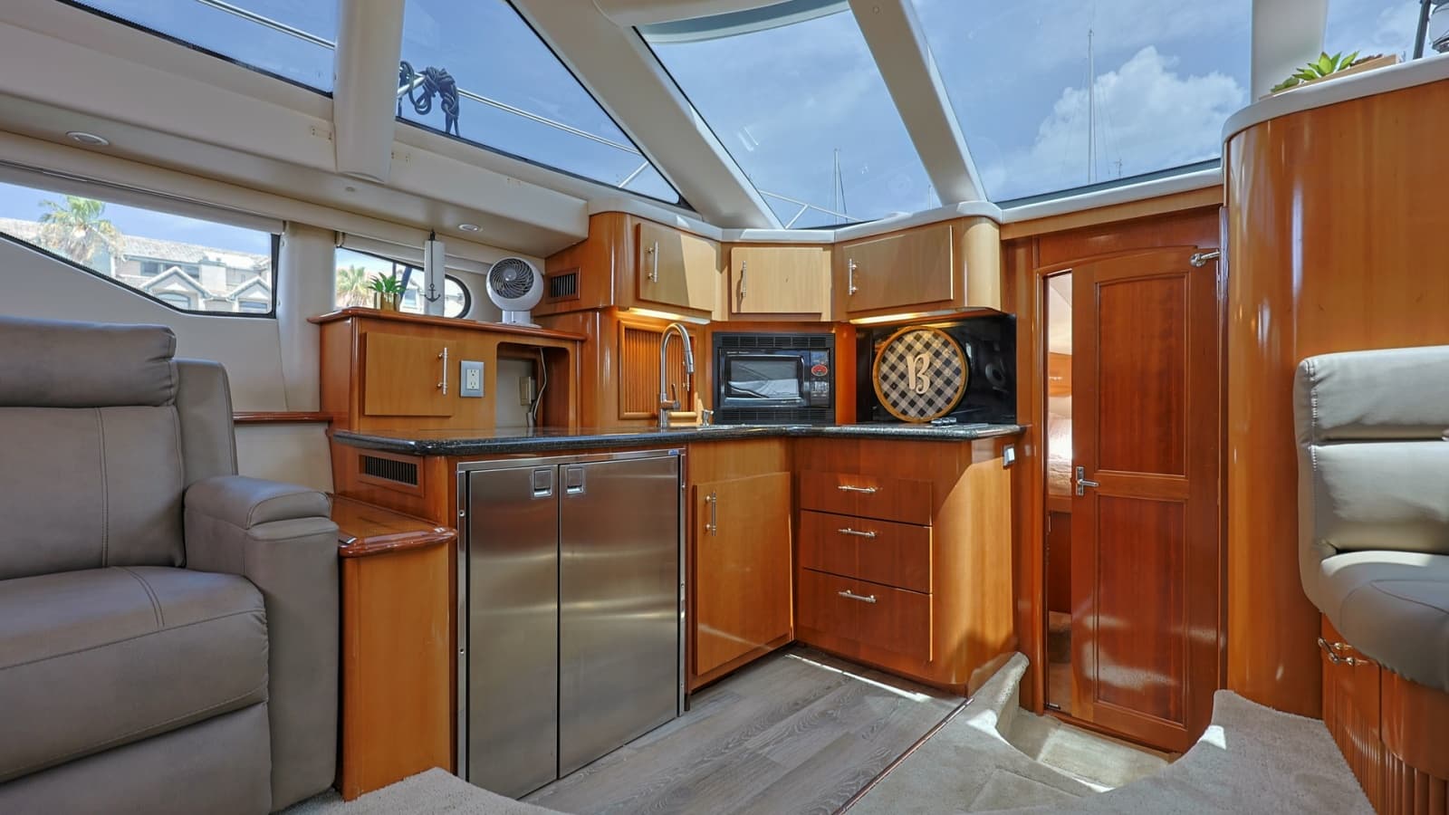2006 Carver 396 Motor Yacht - Photo 3