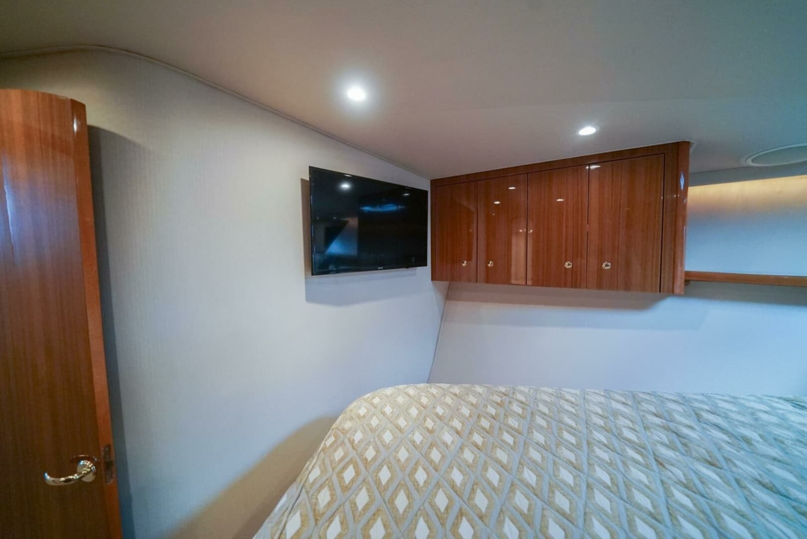2007 Viking 45 Convertible - Photo 15