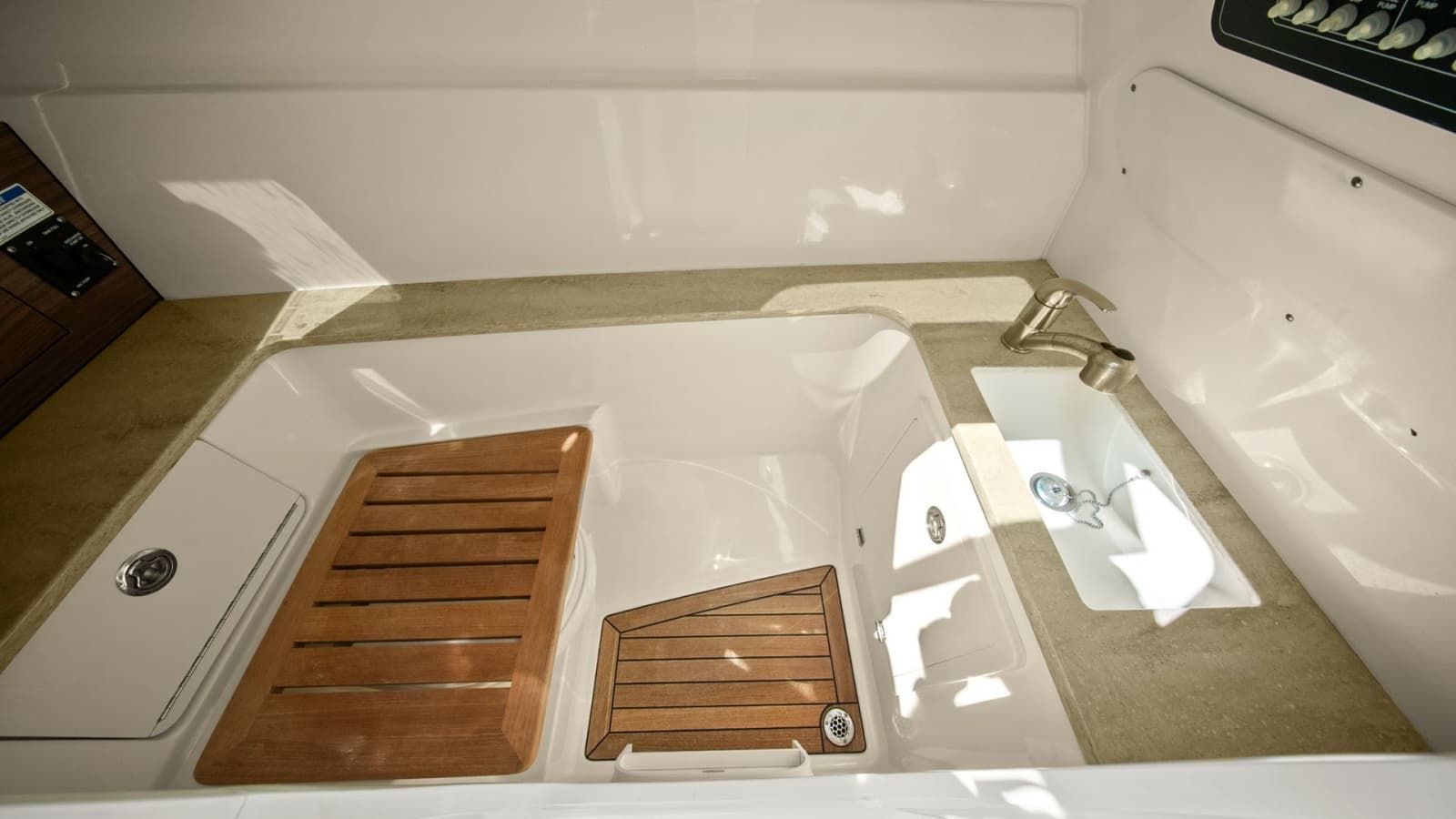 2019 Boston Whaler 320 Vantage - Photo 12