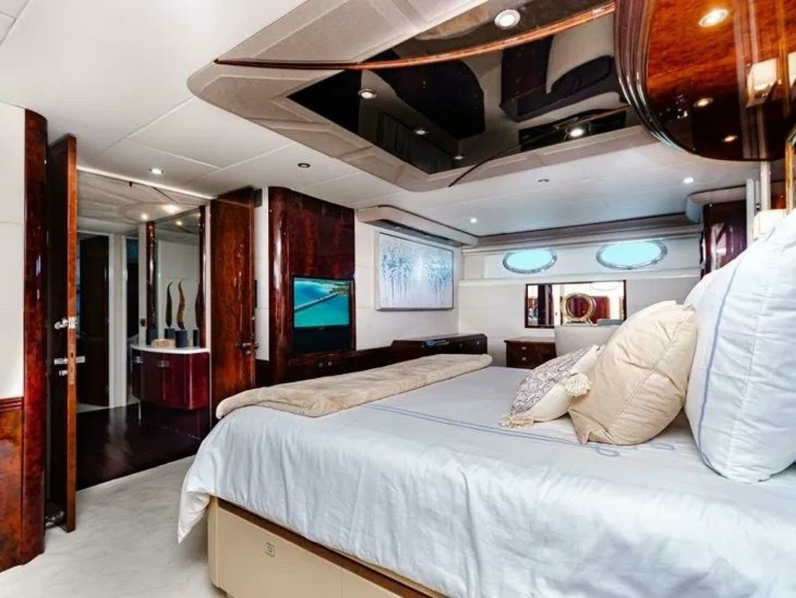 2001 Lazzara Yachts 94 Motor Yacht - Photo 51