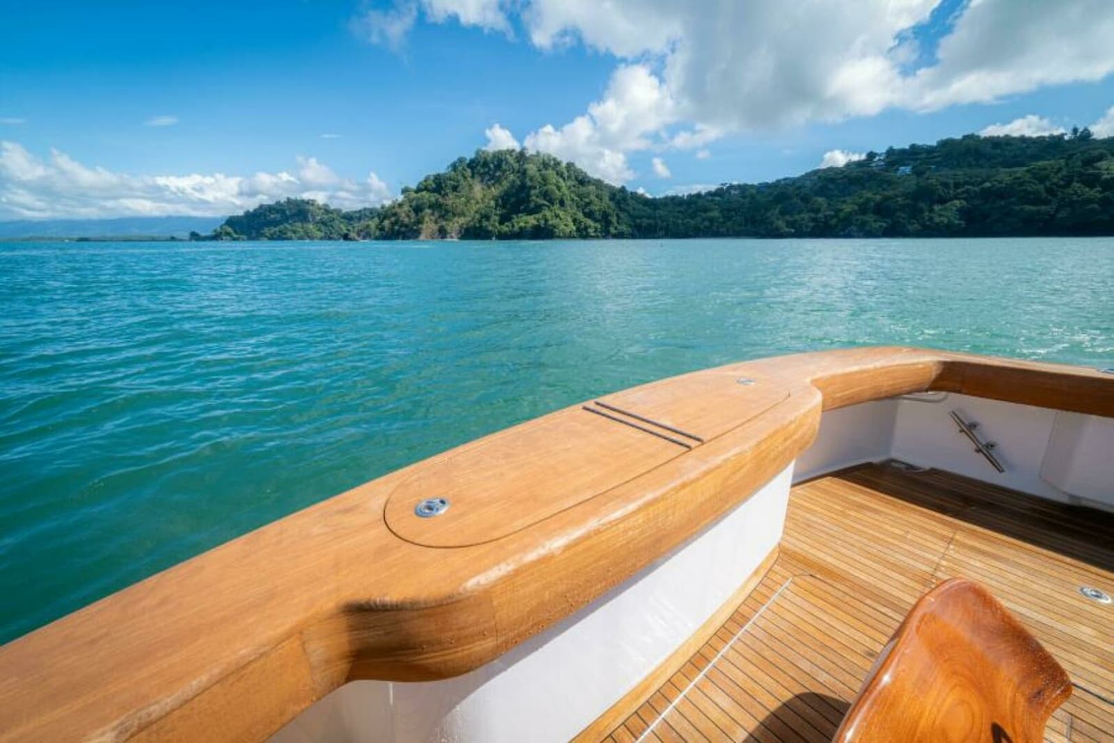 2017 Viking 62 Convertible - Photo 36