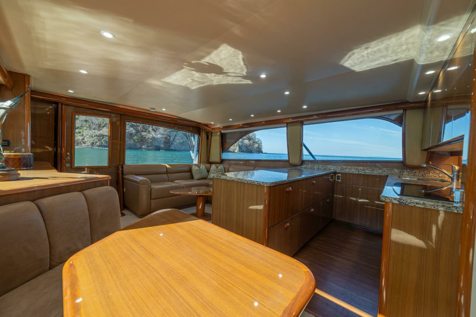 2006 Viking 56 Convertible - Photo 44