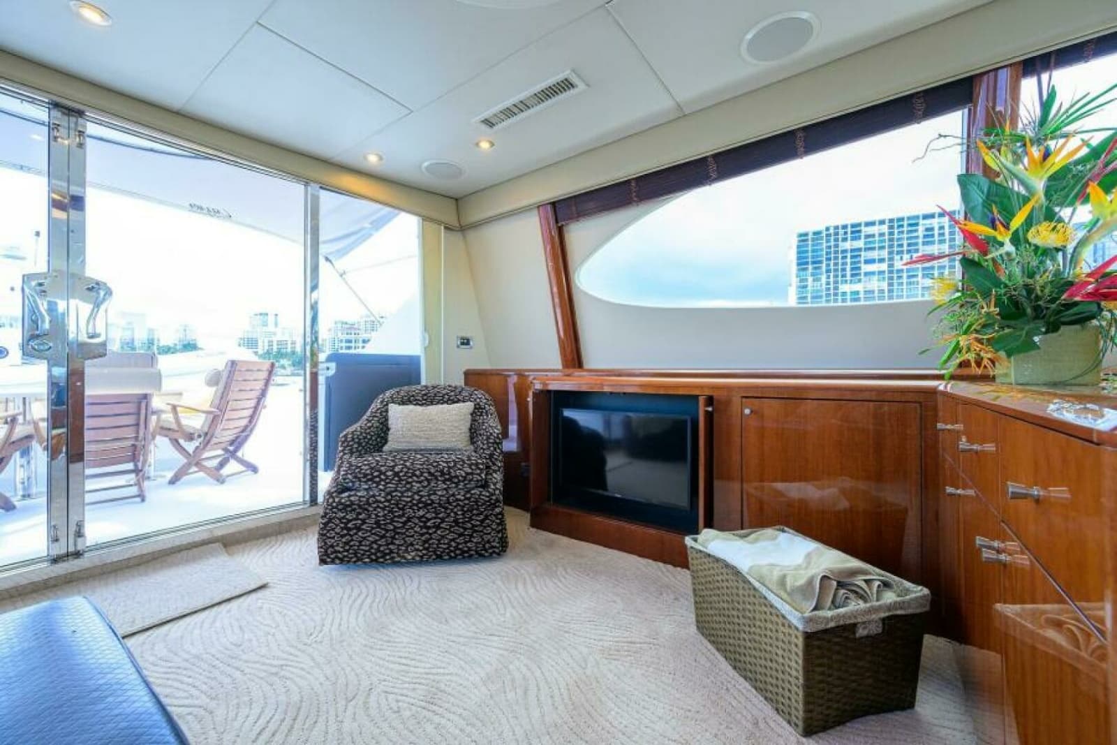 2007 Lazzara Yachts 80 Enclosed - Photo 37