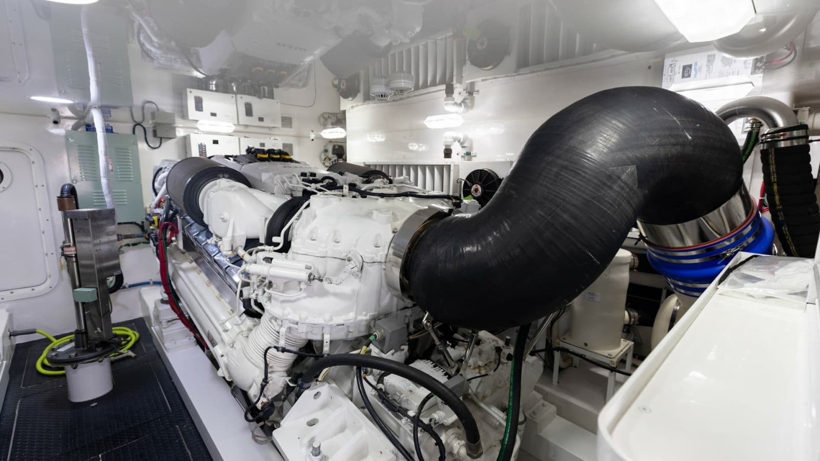 2018 Viking 72 Convertible - Photo 33