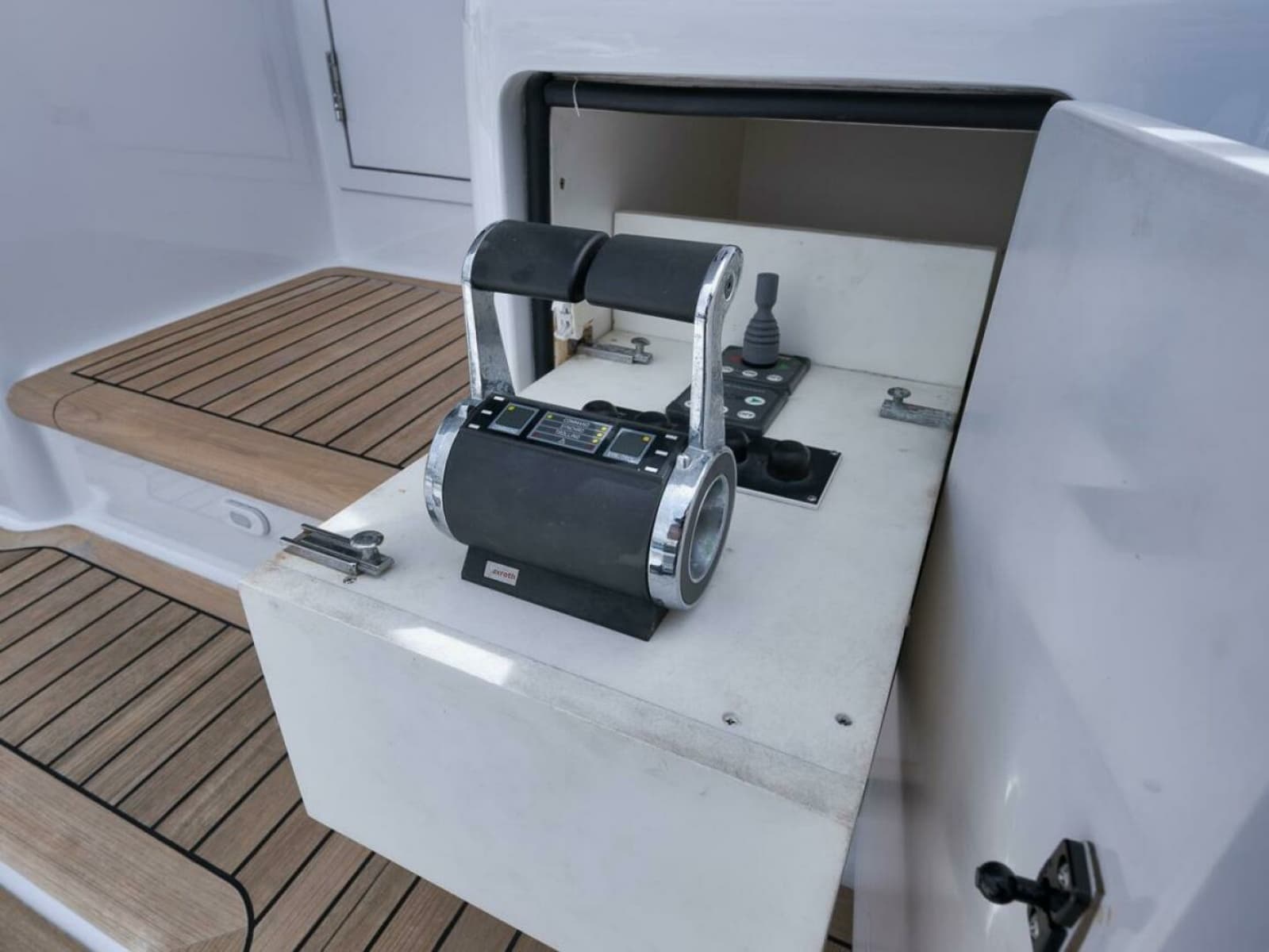 2007 Viking 52 Sport Coupe - Photo 40
