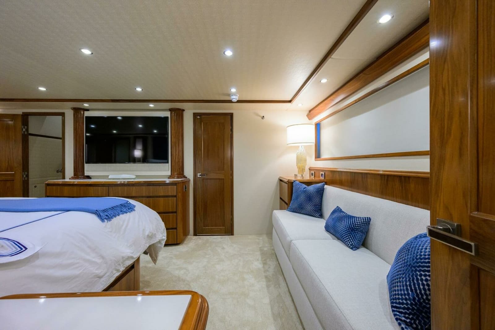 2017 Viking 92 Enclosed Bridge - Photo 47