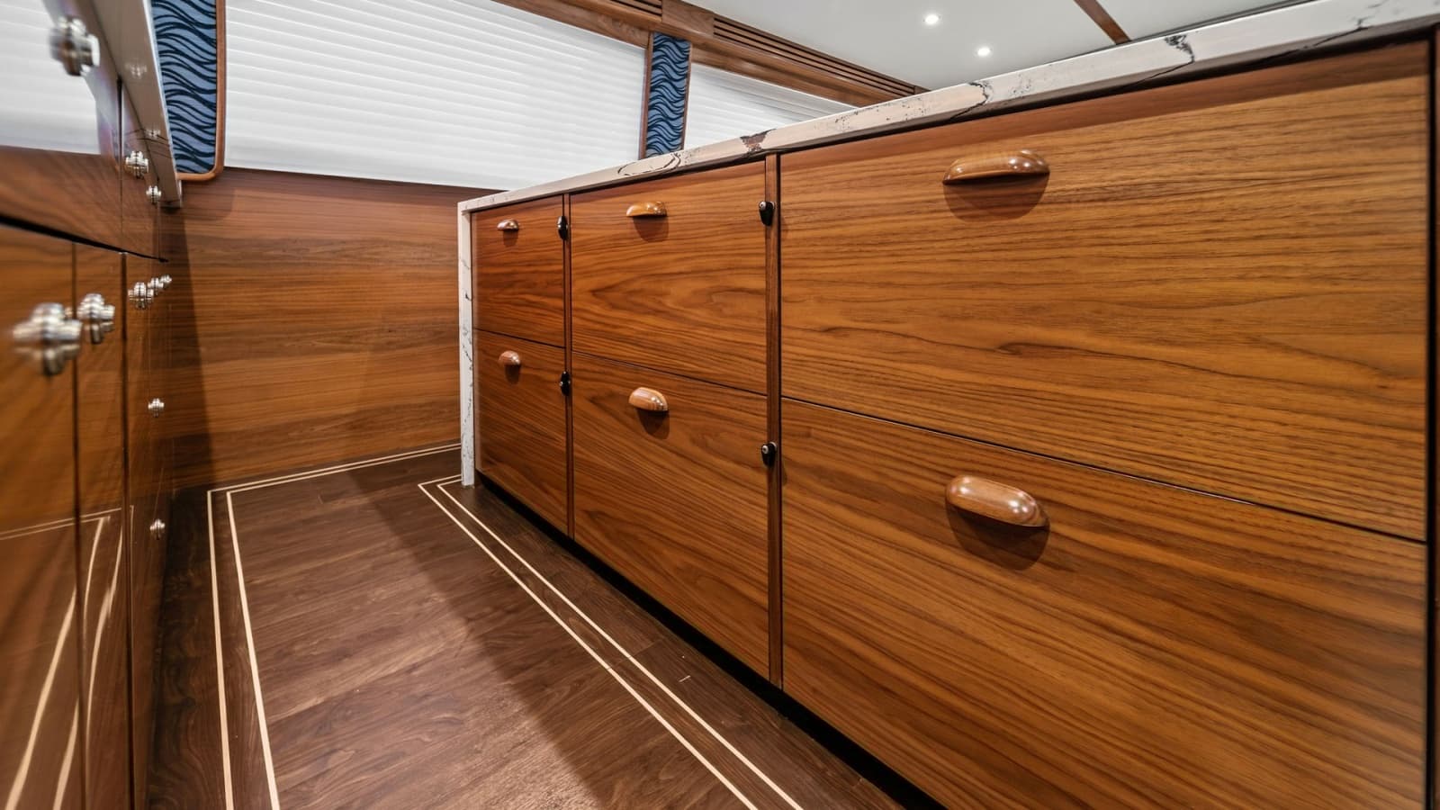 2024 Viking 64 Convertible - Photo 29