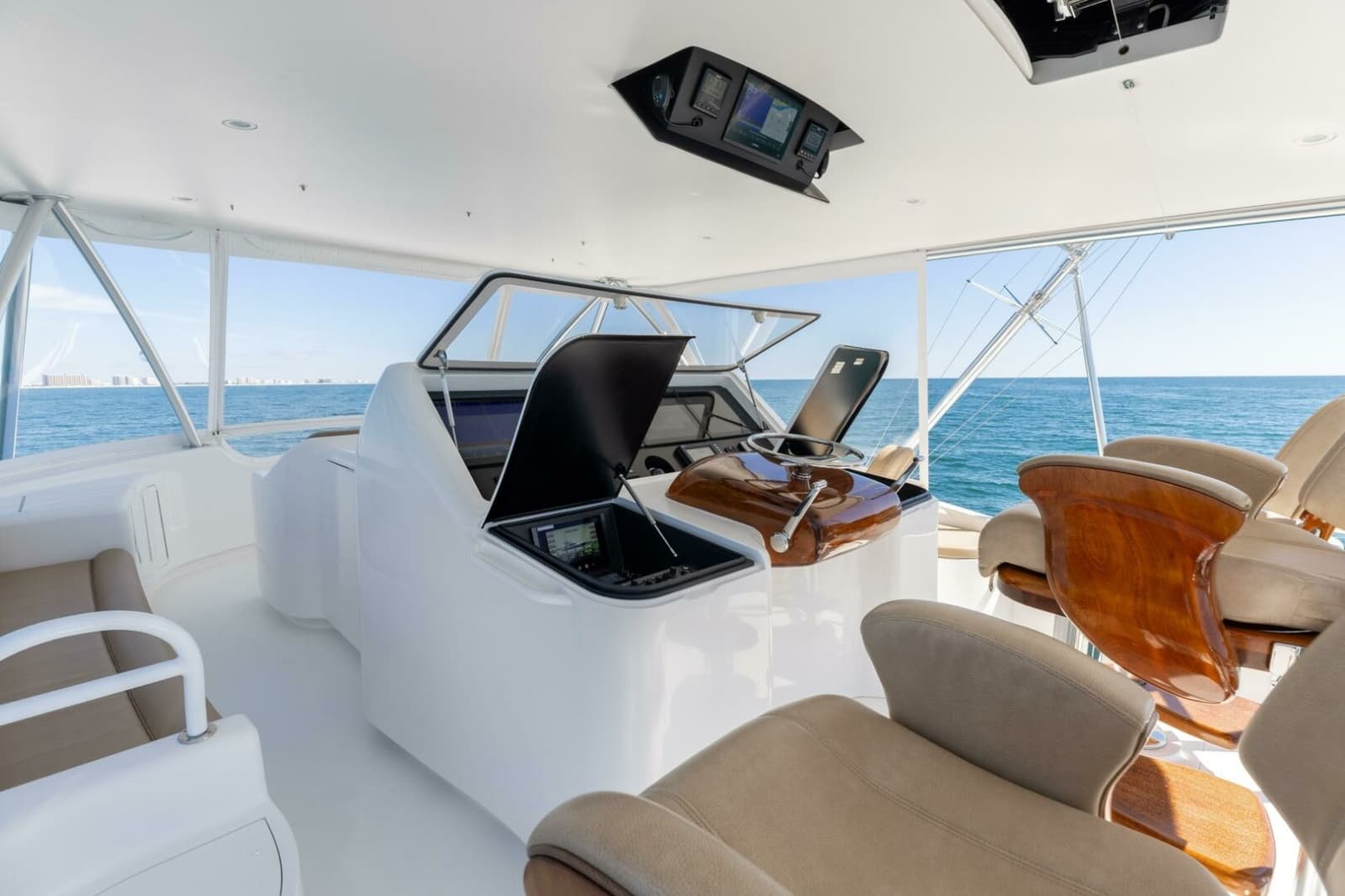 2013 Viking 76 Convertible - Photo 53