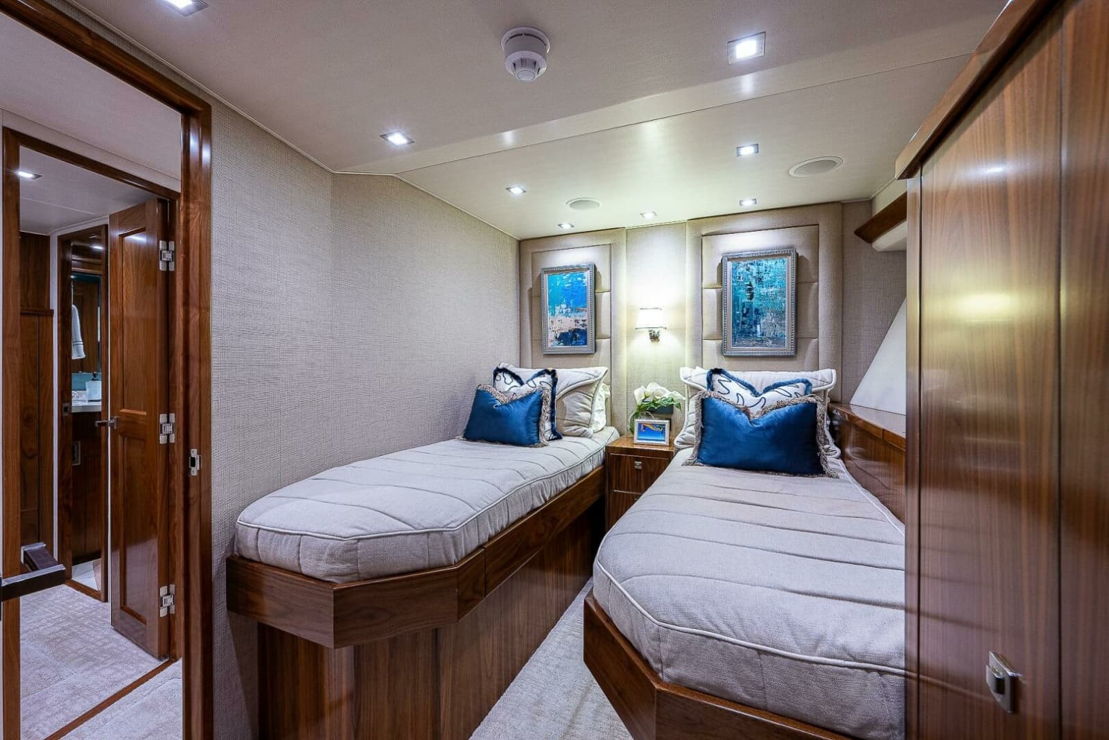 2017 Viking 75 Motoryacht - Photo 25