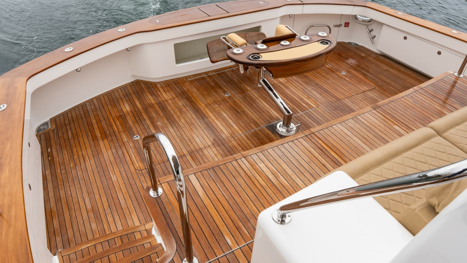 2020 Viking 92 Skybridge - Photo 62