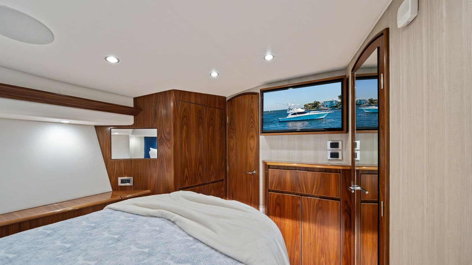 2021 Viking 54 Convertible - Photo 13