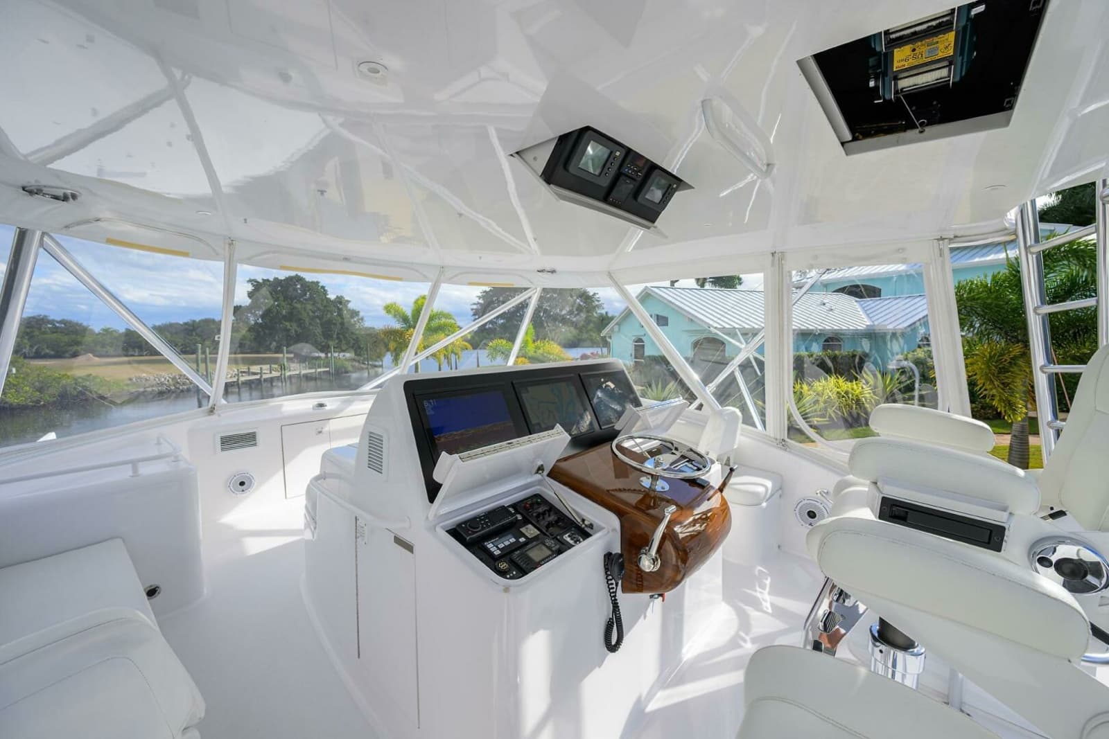 2013 Hatteras GT63 - Photo 24