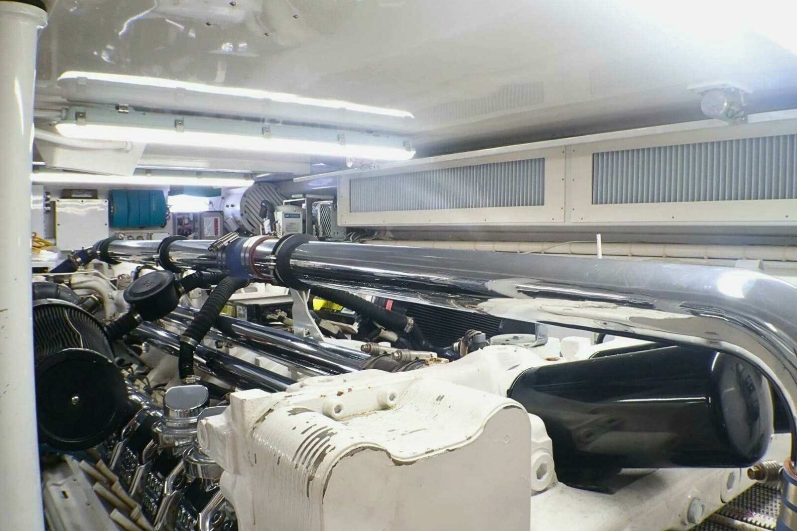 2001 Donzi 73 Sport Yacht - Photo 71