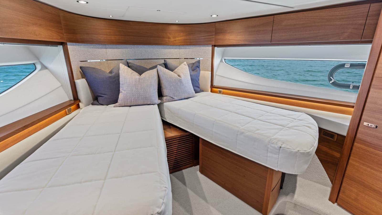 2026 Princess V55 - Photo 35