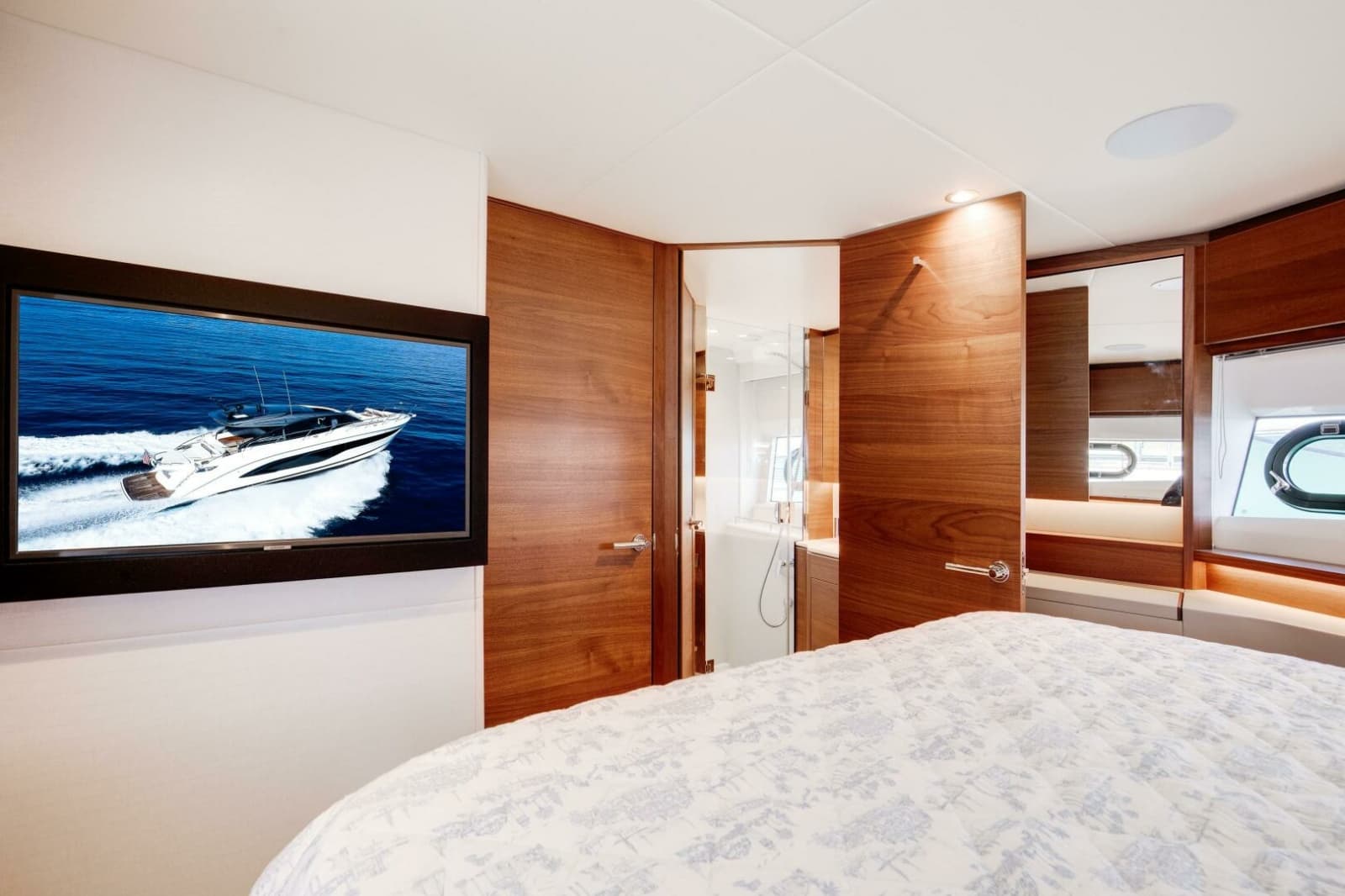 2025 Princess V55 - Photo 12
