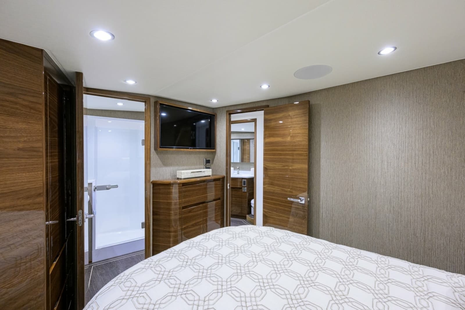 2024 Viking 54 Convertible - Photo 14