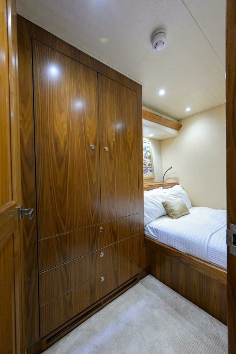 2017 Viking 92 Enclosed Bridge - Photo 71