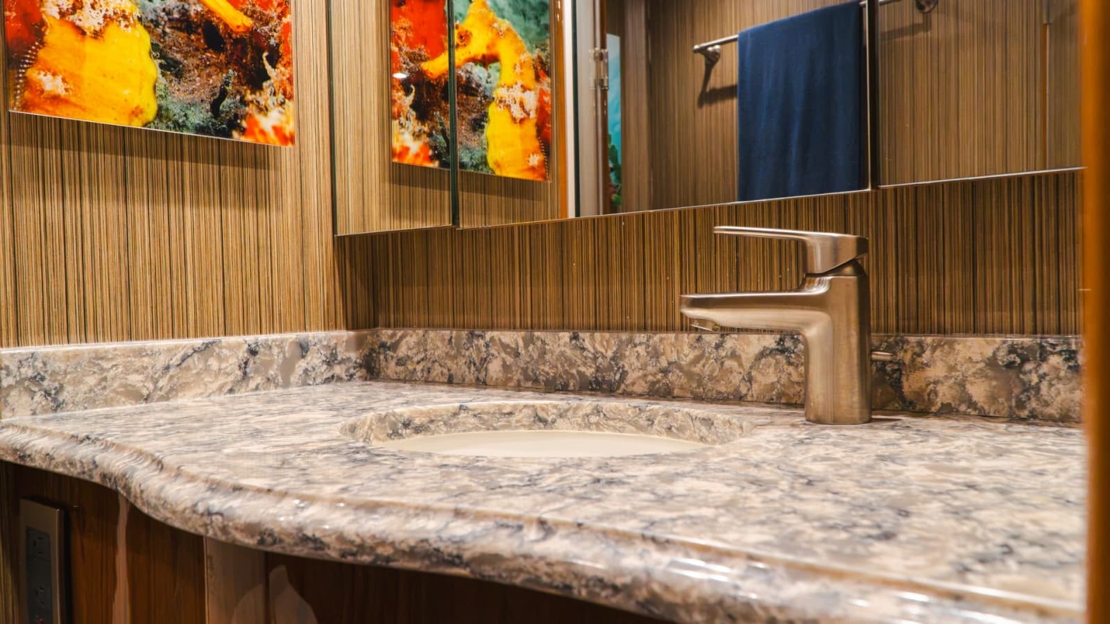 2014 Viking 66 Convertible - Photo 15