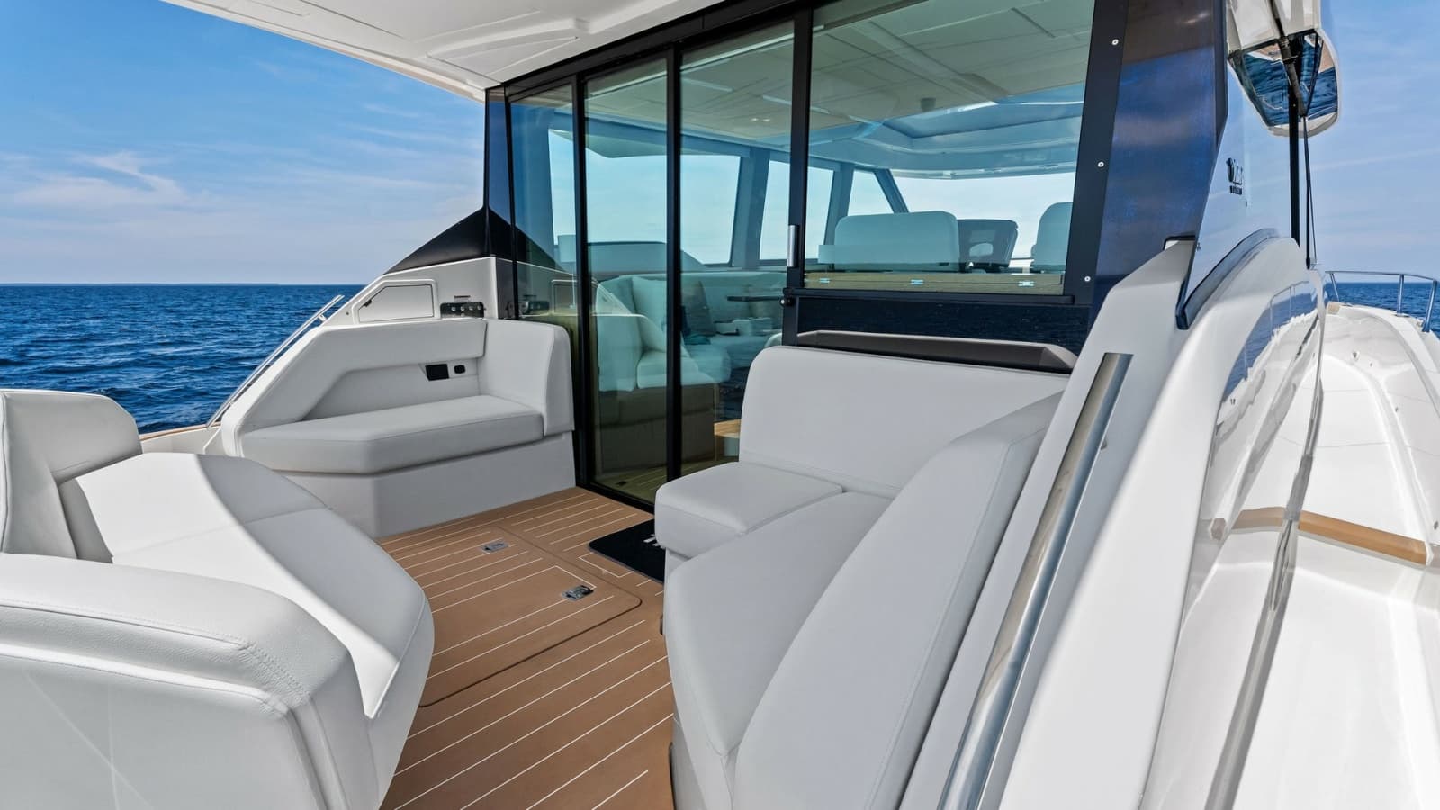 2025 Tiara Yachts EX 60 - Photo 19