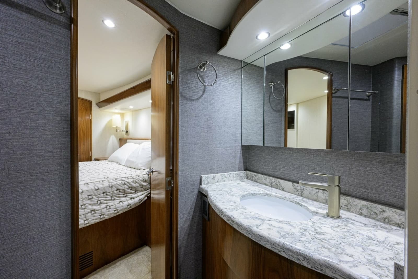 2021 Viking 58 Convertible - Photo 12