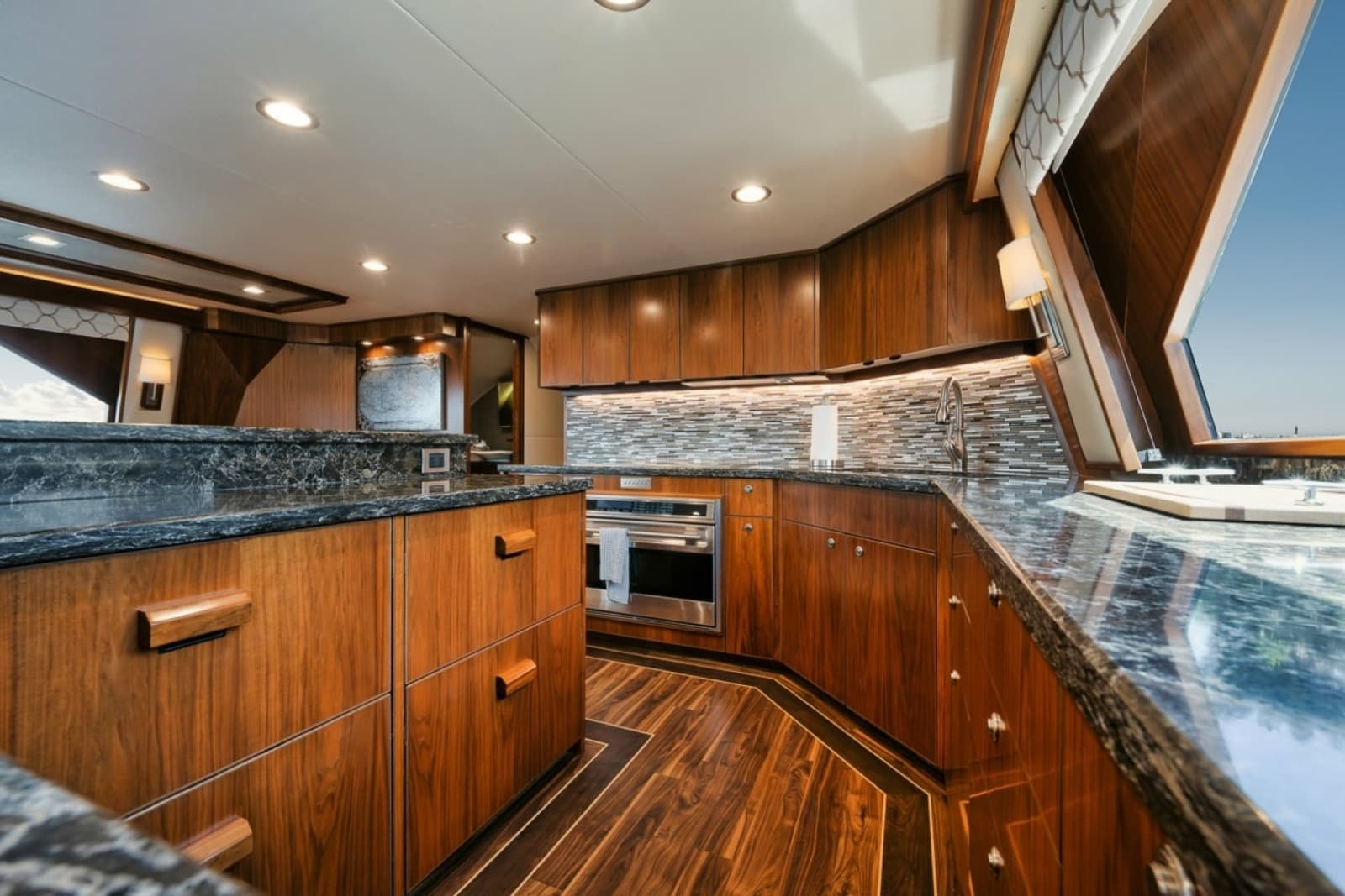 2016 Viking 92 Enclosed Bridge - Photo 6
