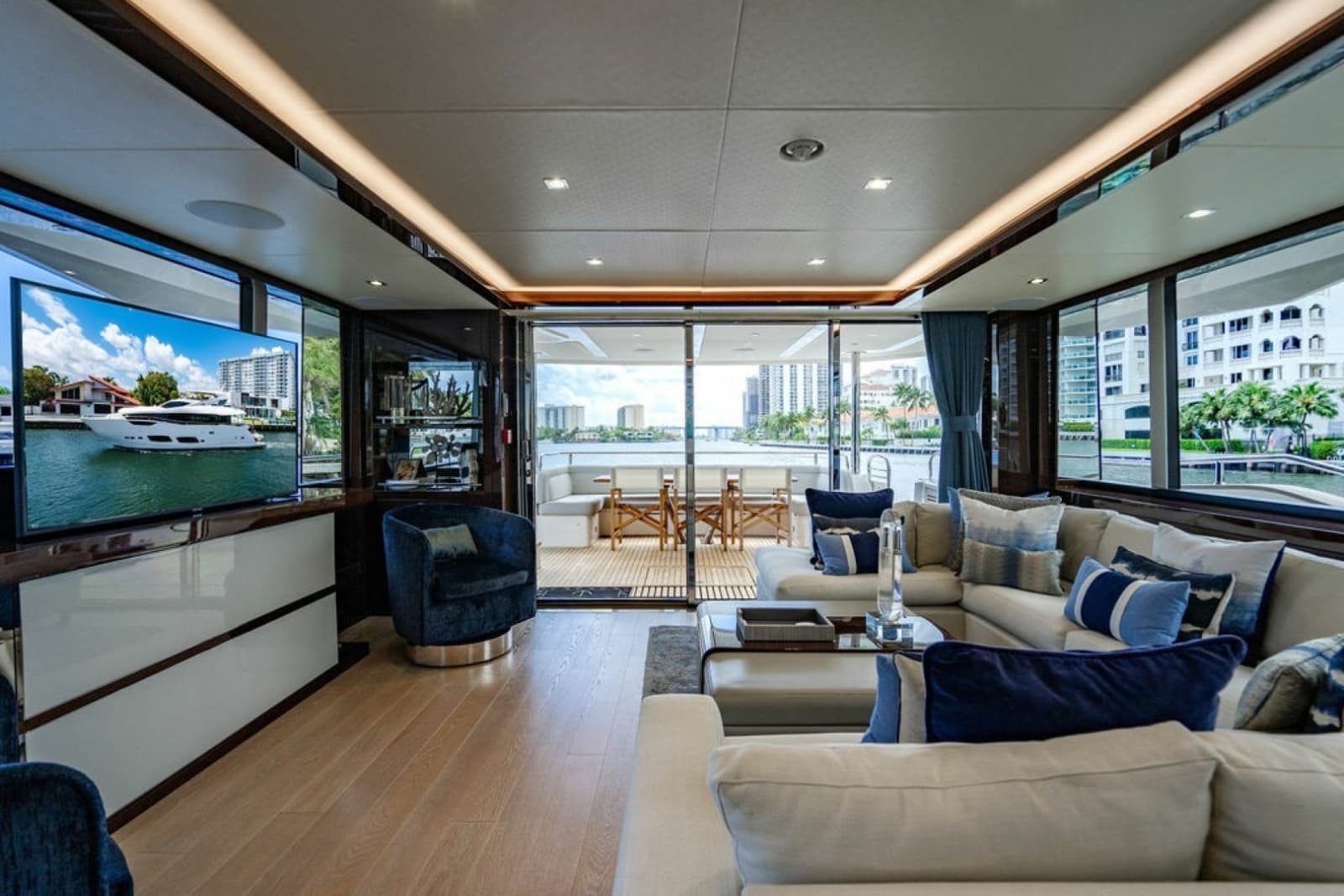 2019 Sunseeker 95 Motor Yacht - Photo 39
