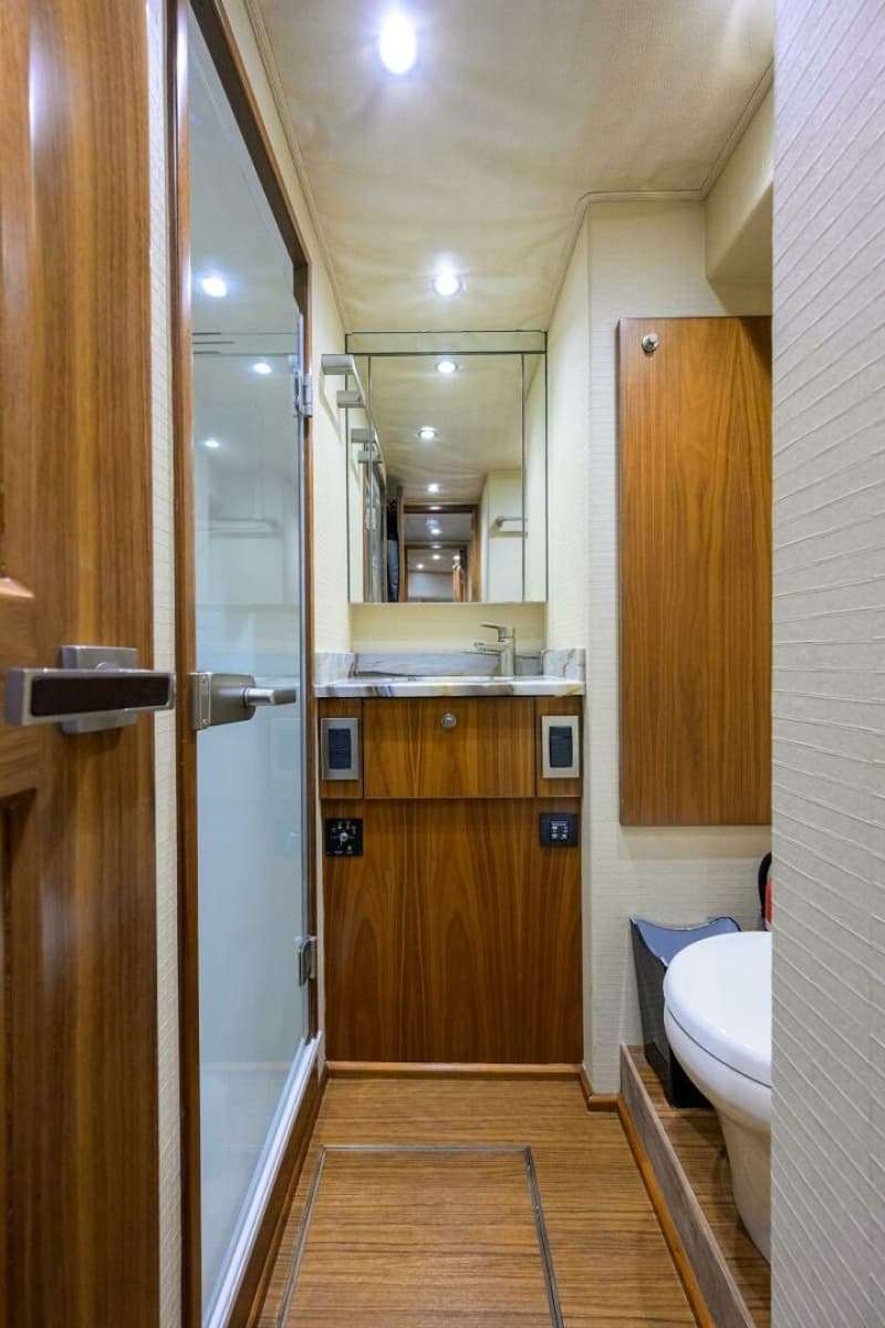 2017 Viking 92 Enclosed Bridge - Photo 77