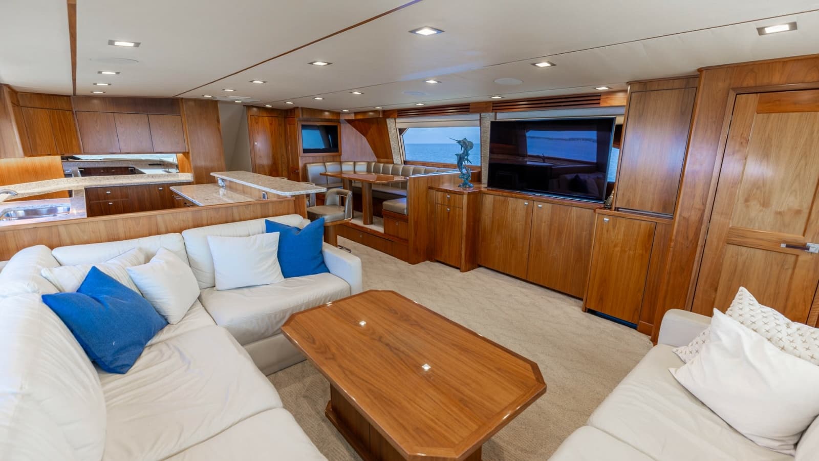 2016 Viking 80 Convertible - Photo 9