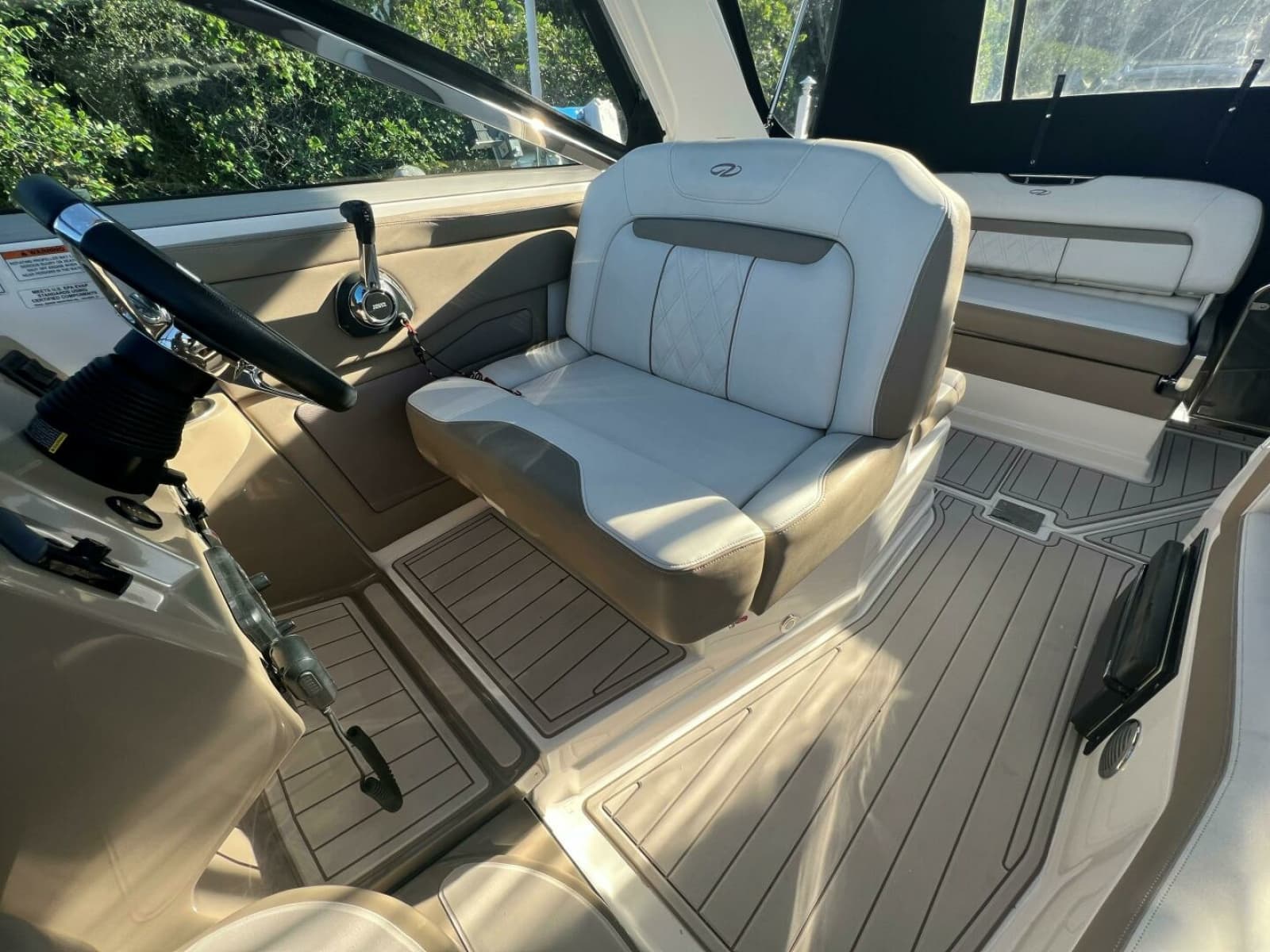 2018 Regal 28 Express - Photo 10