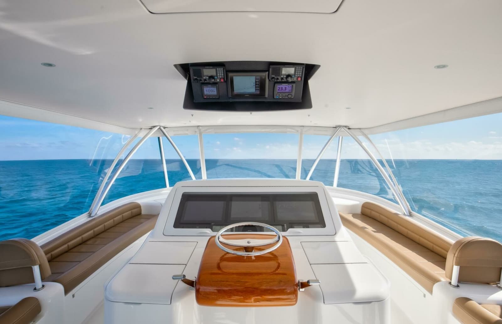 2015 Viking 70 Convertible - Photo 18