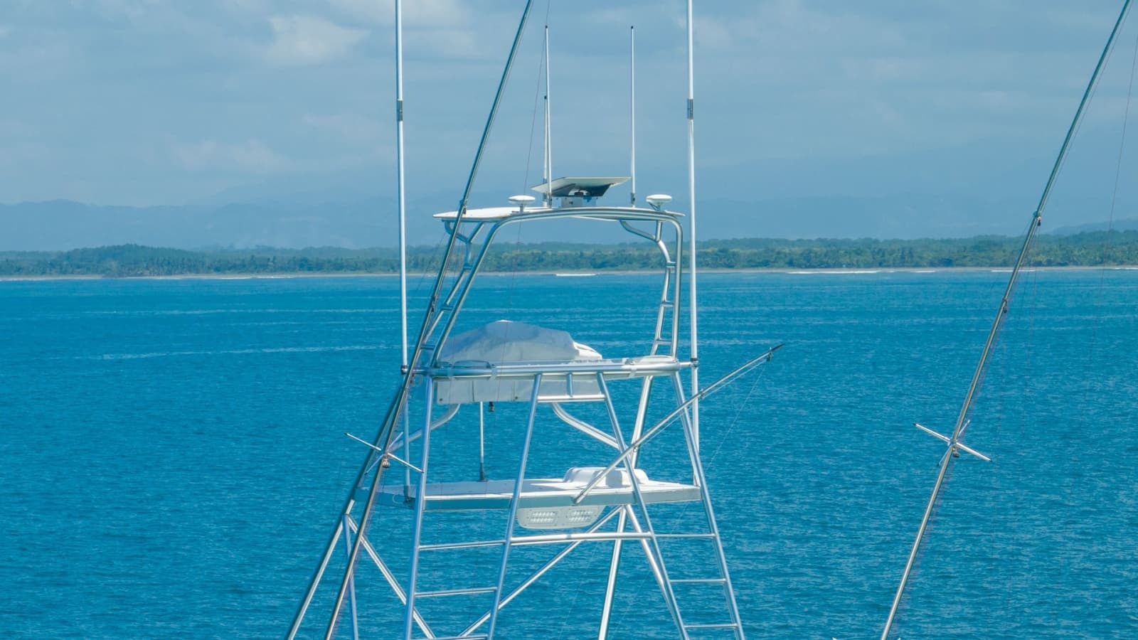 2001 Viking 61 Convertible - Photo 68