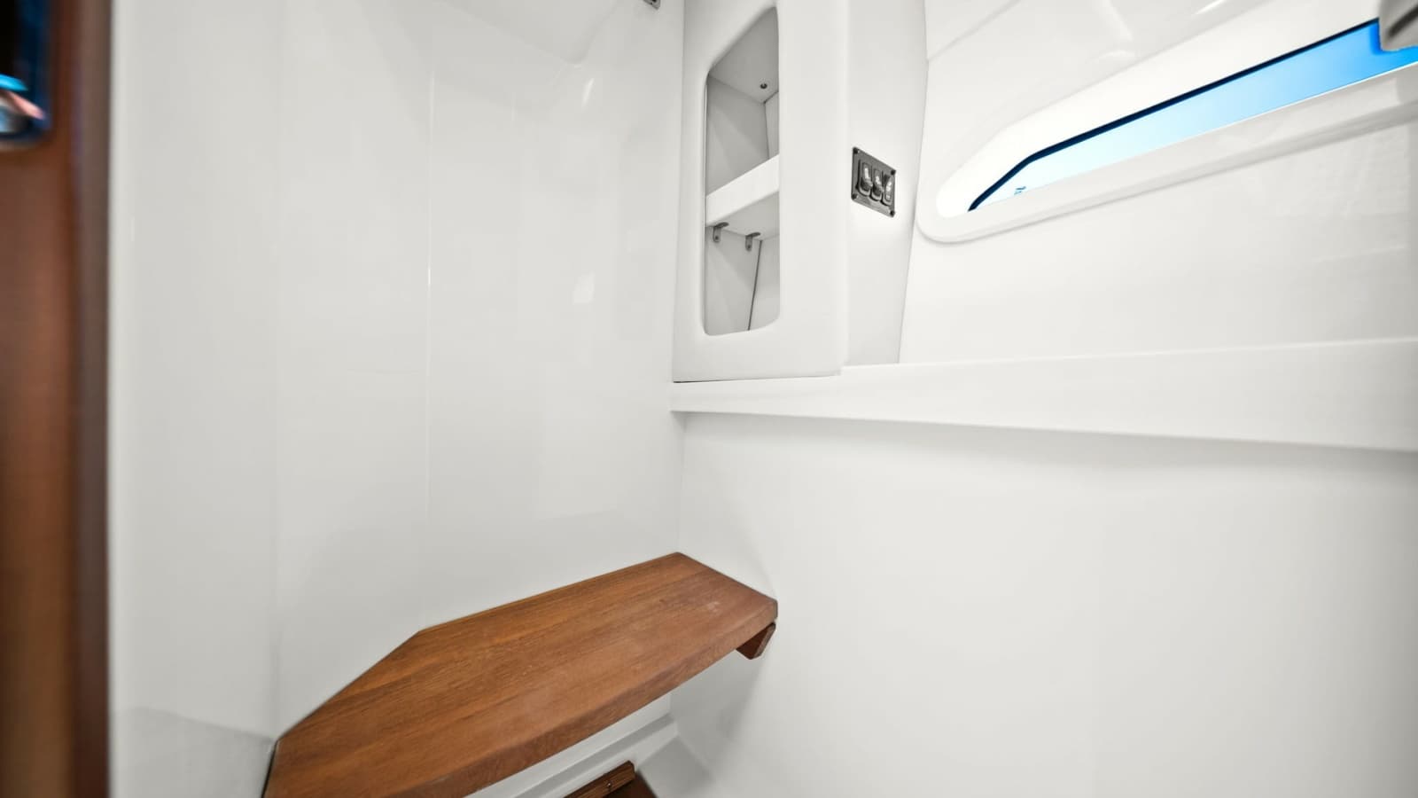 2025 Regal 38 XO - Photo 32