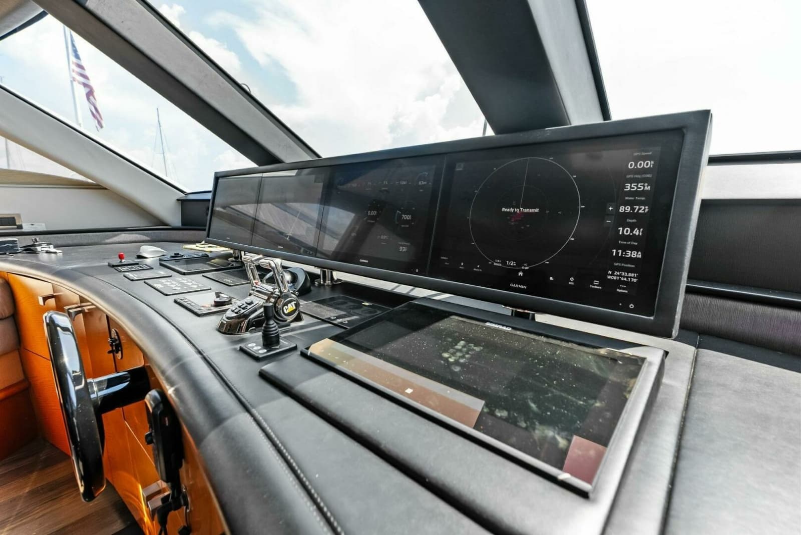 2006 Lazzara Yachts 84 Skylounge - Photo 39
