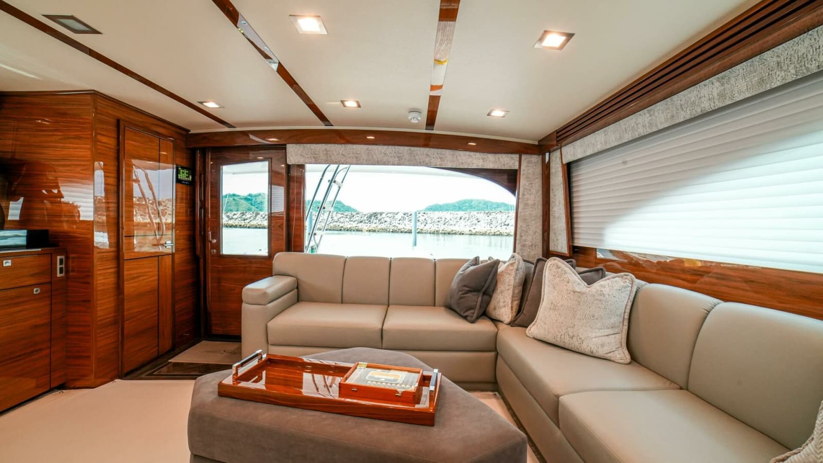 2023 Viking 72 Convertible - Photo 35