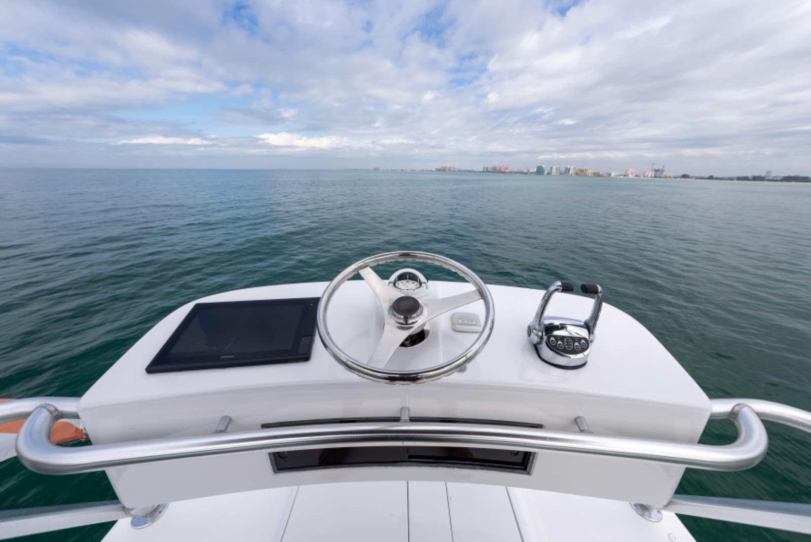 2003 Viking 45 Convertible - Photo 19