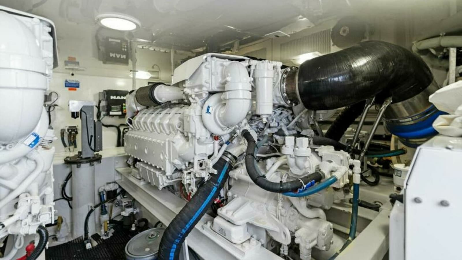2013 Viking 55 Convertible - Photo 68