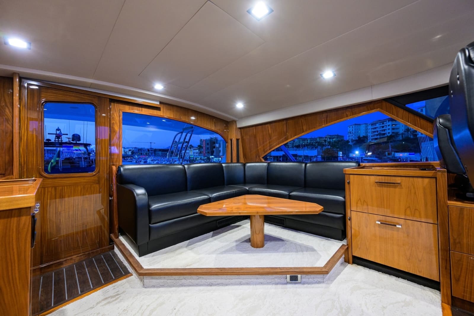 2023 Viking 80 Skybridge - Photo 31