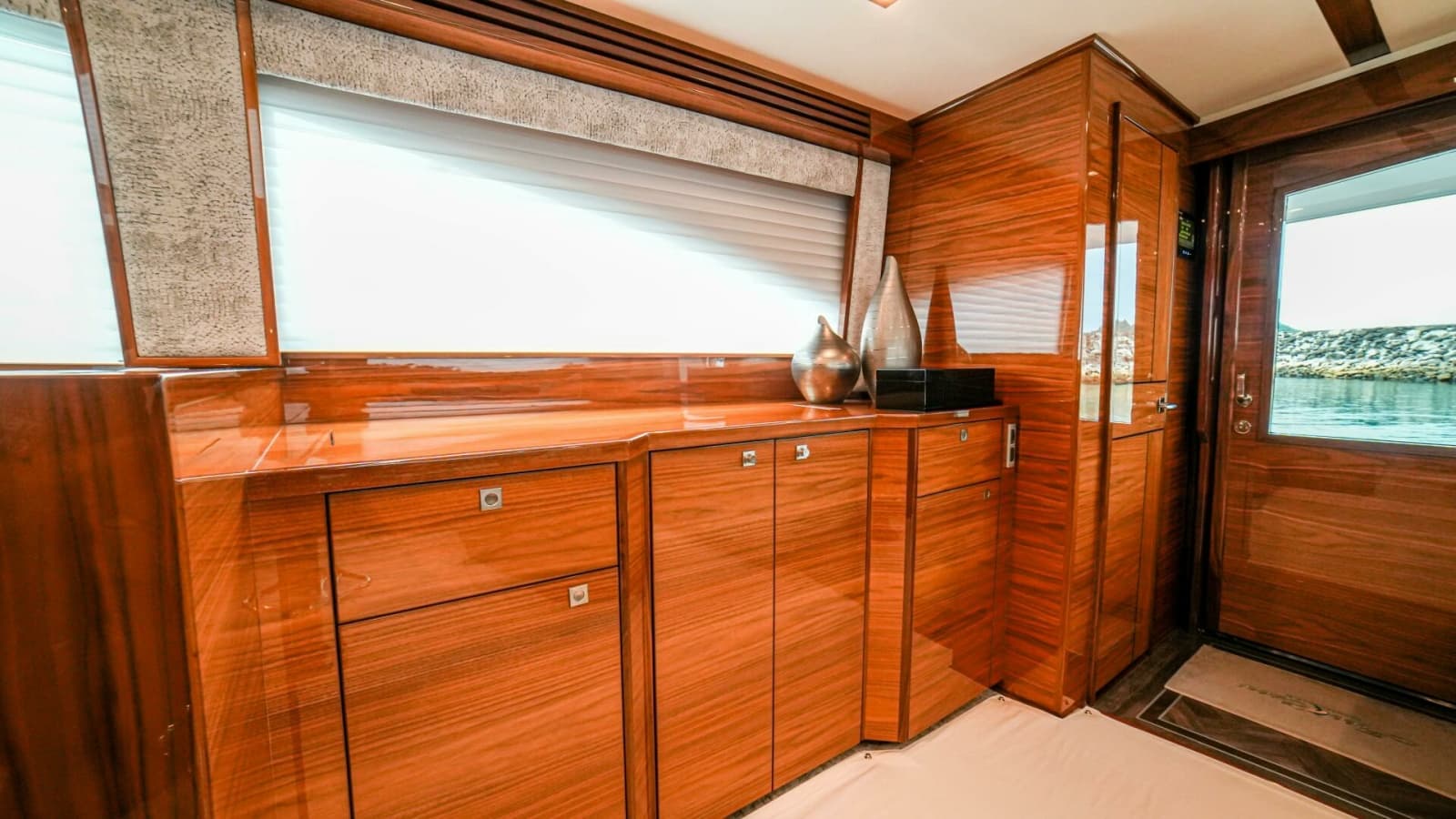 2023 Viking 72 Convertible - Photo 48