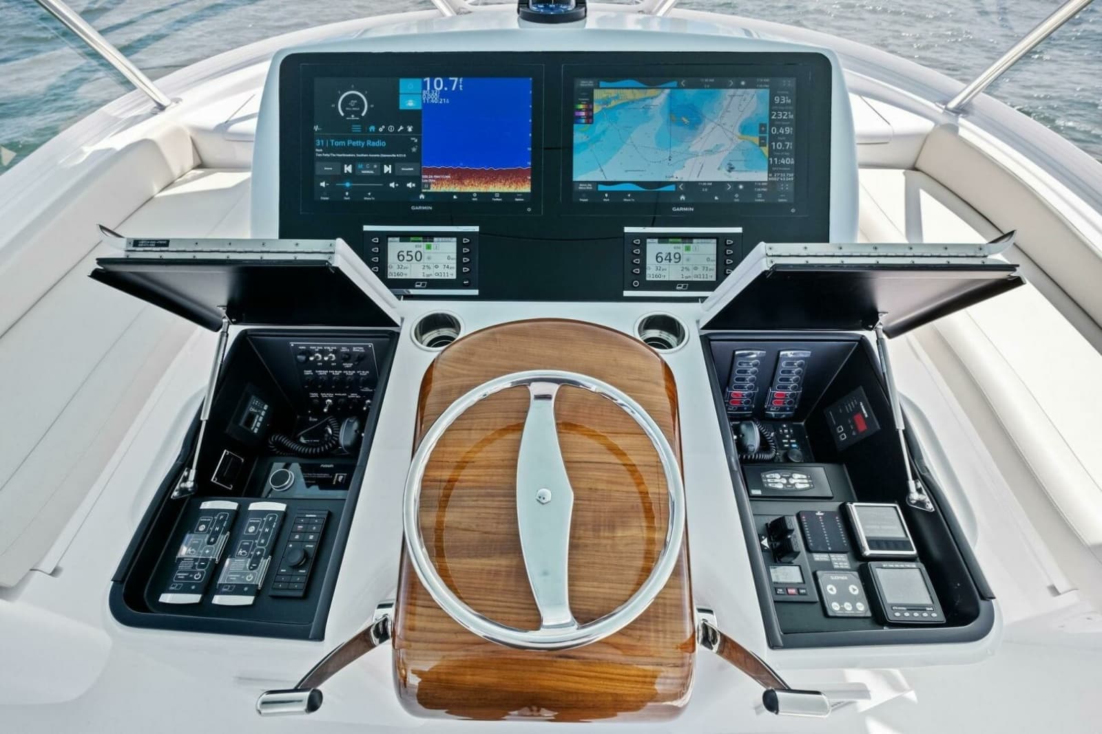 2025 Viking 58 Convertible - Photo 35
