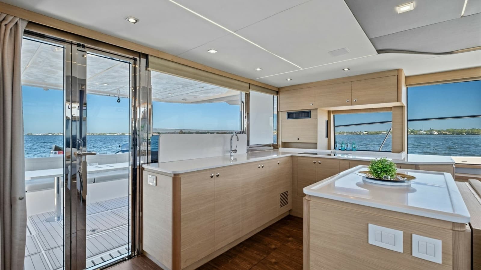2022 Aquila 54 Yacht - Photo 13