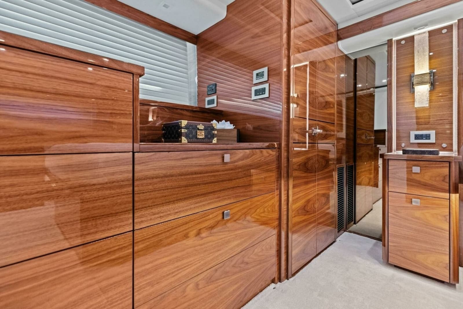 2026 Viking 82 Convertible - Photo 91