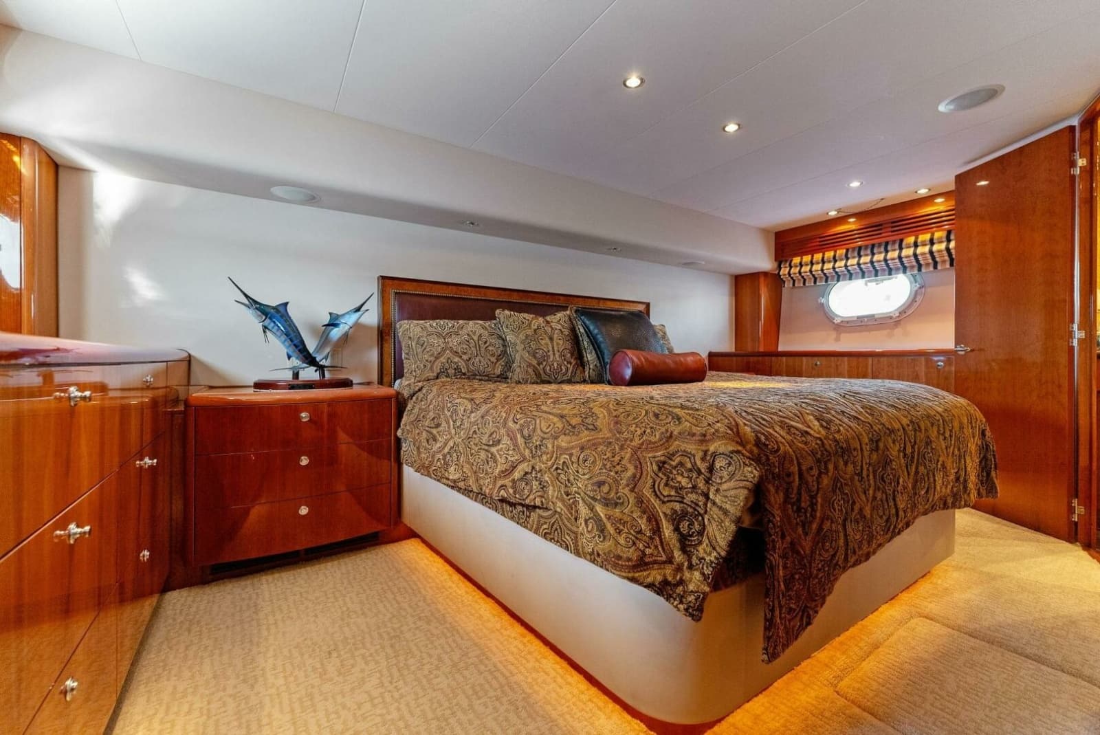 2007 Hatteras 64 Convertible - Photo 29