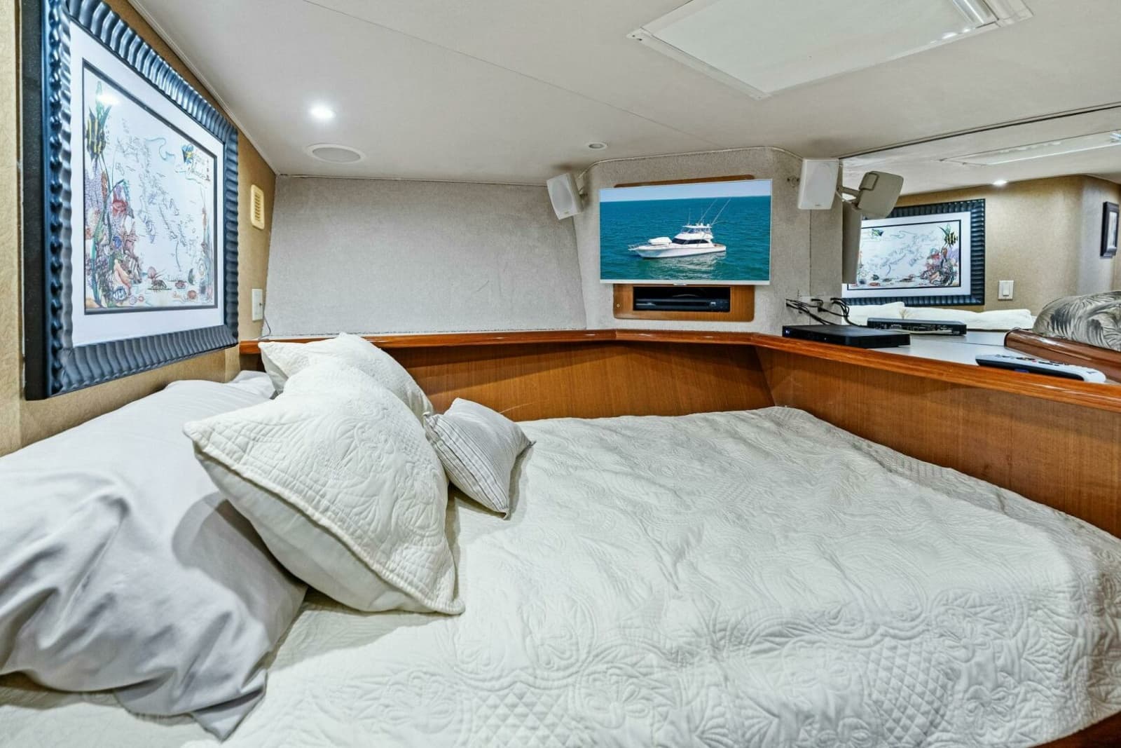 2002 Viking 65 Convertible - Photo 39