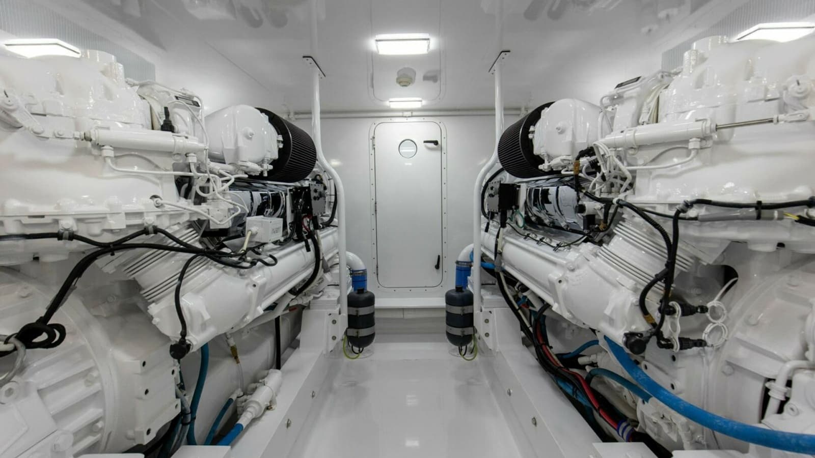 2005 Whiticar 76 Enclosed Bridge - Photo 60