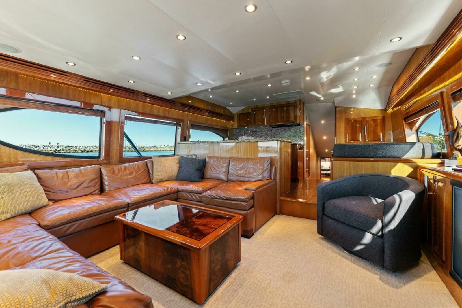 2007 Hatteras 64 Convertible - Photo 2