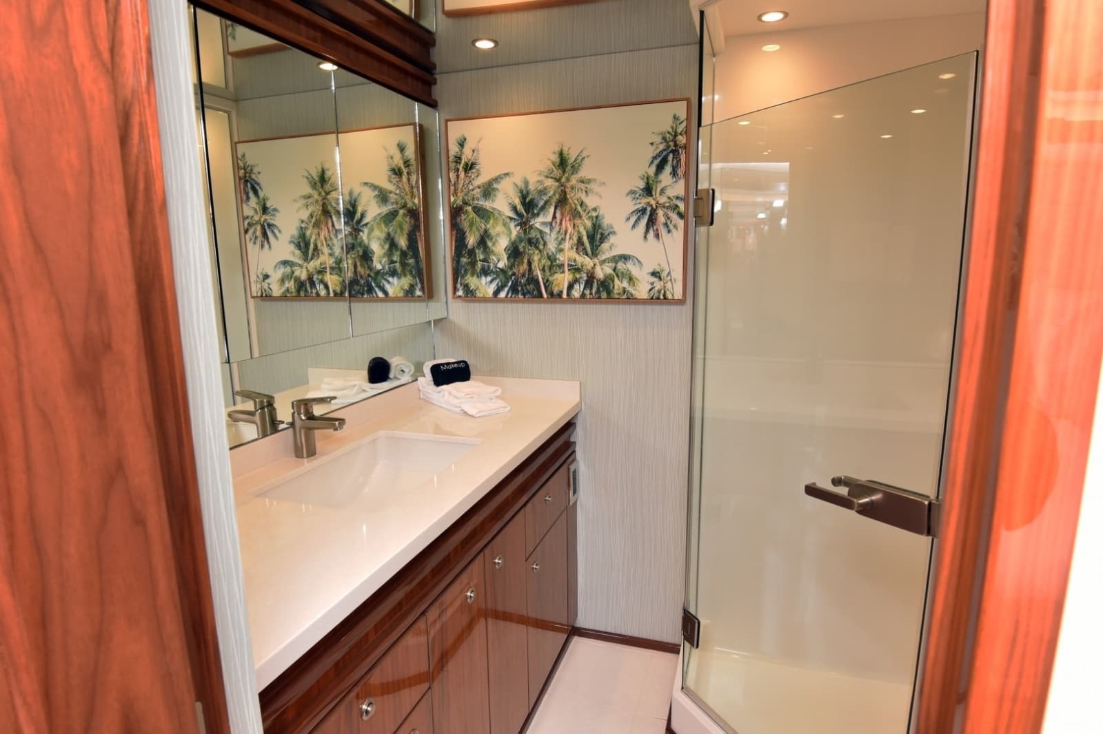 2019 Viking 80 Skybridge - Photo 75