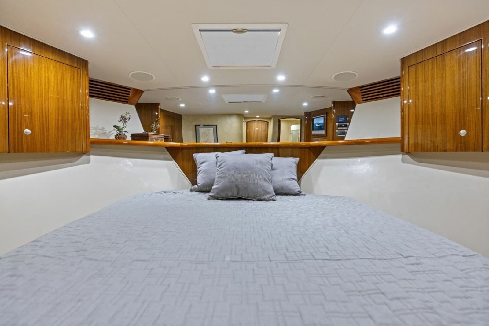 2008 Viking 68 Skybridge - Photo 97